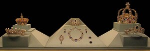 Diamants de la Couronne, autrefois entreposé au Garde-Meuble et actuellement conservés au Musée du Louvre