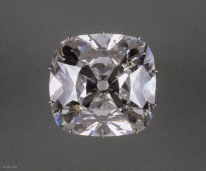 Le Régent, diamant acquis en 1717 pour le compte de Philippe Duc d’Orléans régent de France pour la somme de 650 000 livres sterling (soit 900 000 euros actuels)