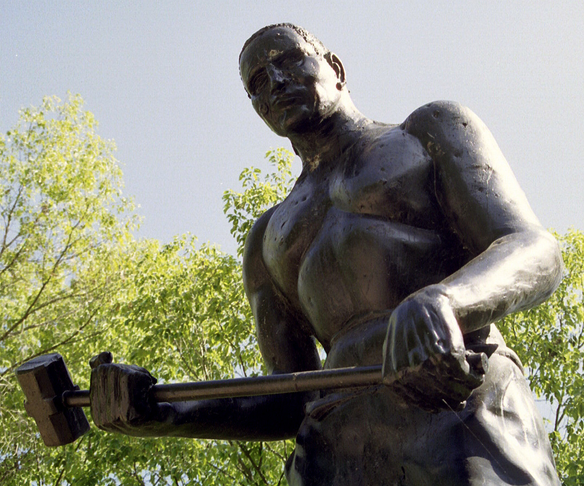 John Henry Statute. KenThomas.us 2001, Wikimedia Commons